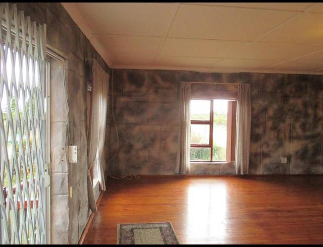 4 BEDROOM HOUSE FOR SALE IN DANA BAY